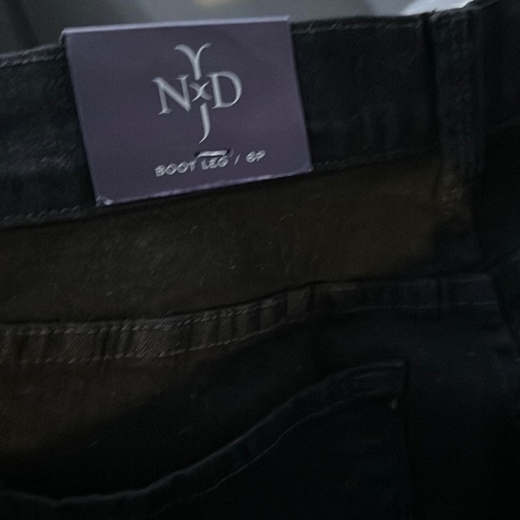 NYDJ Tummy Tuck Boot Leg Black Jeans Size 6P NWT - Picture 1 of 2